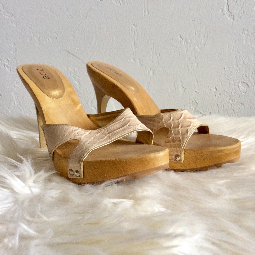 Textured Platform Pump - Picture 2 of 3